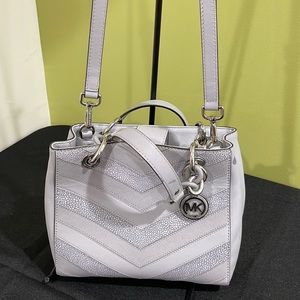 EUC Michael Kors Cynthia embossed leather satchel